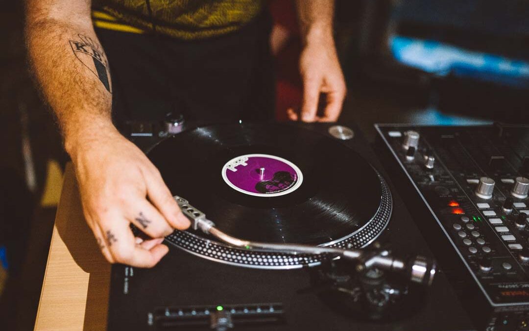 25 Great Alternative/Indie Love Songs for your Wedding Music Playlist