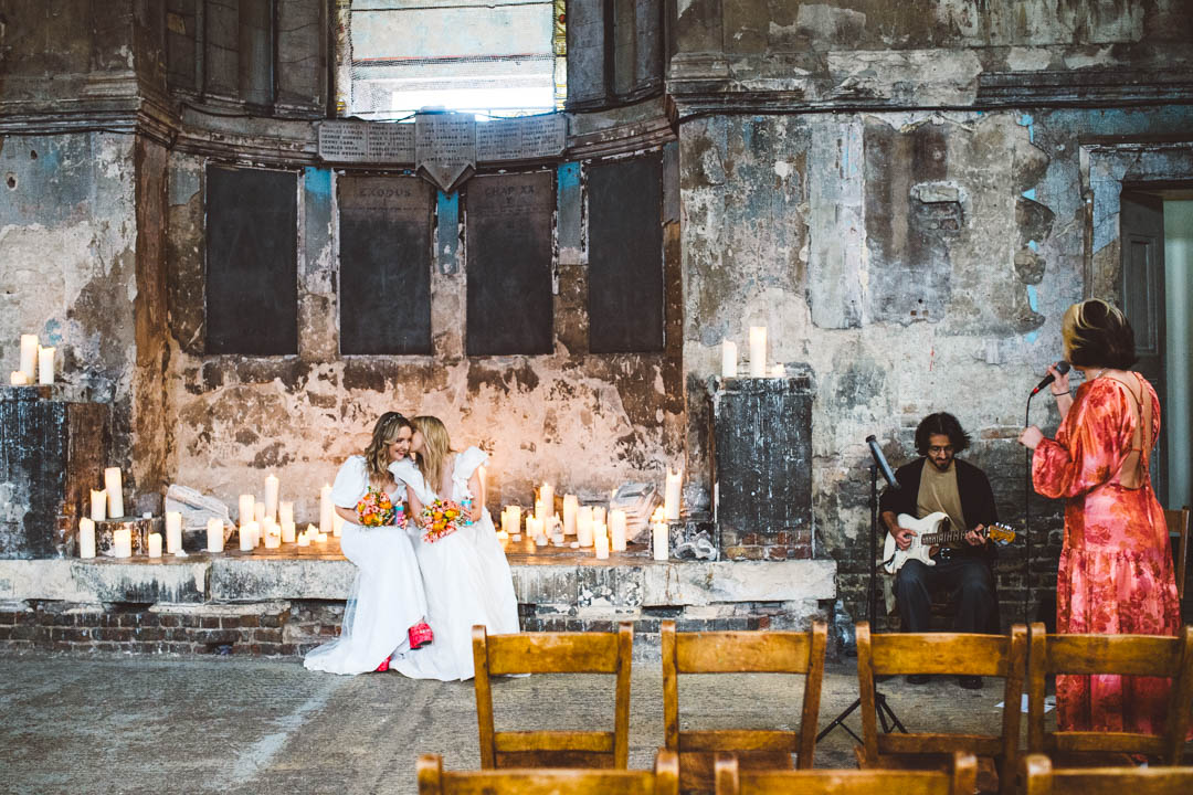 brides listening to singer