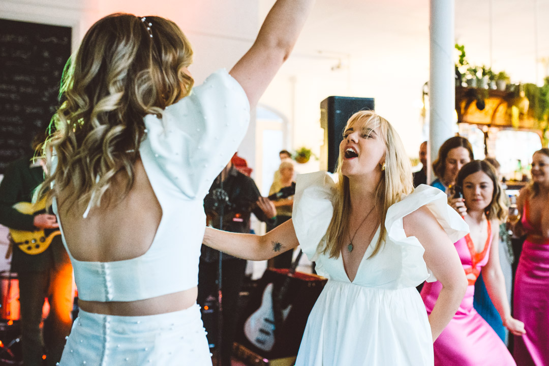 Jolly Gardeners wedding first dance