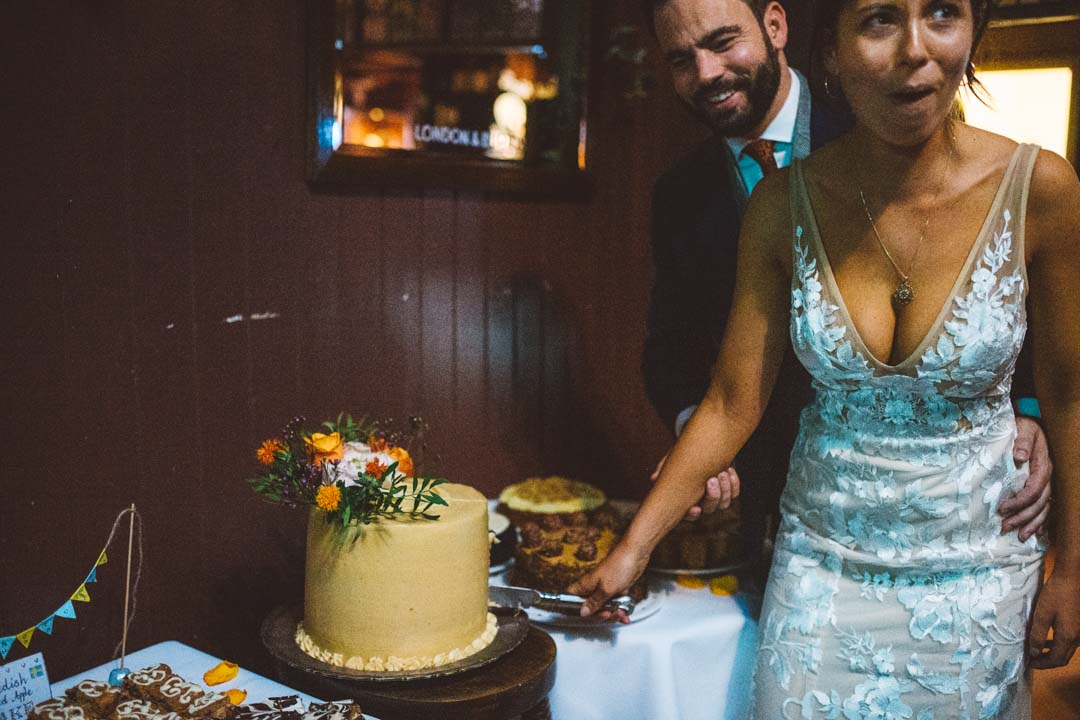 pub wedding cake cutting