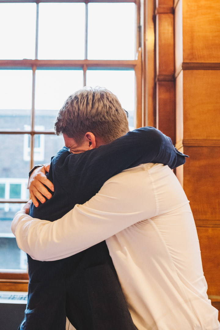 groom and best man hugging