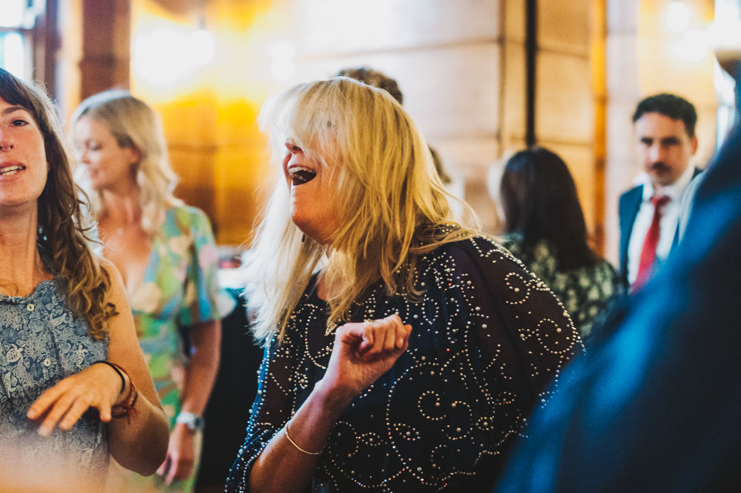 fun wedding photos guest on dancefloor