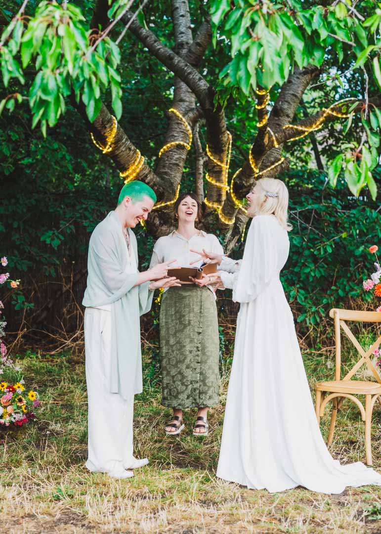 Woodberry Wetlands Wedding rock, paper, scissors game