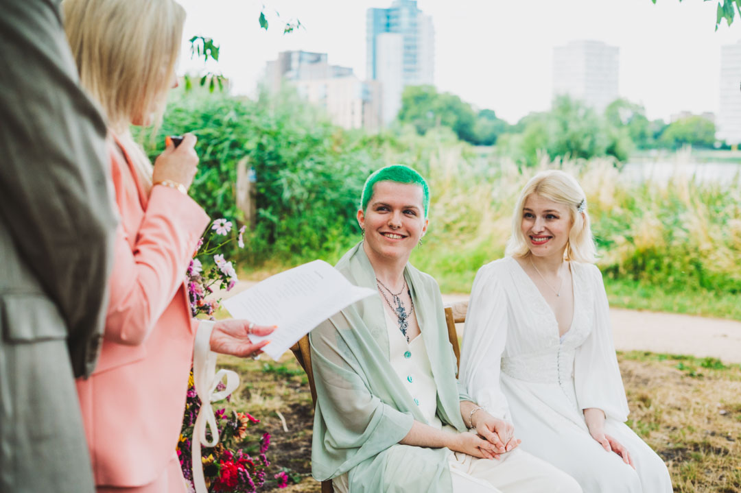 Woodberry Wetlands wedding couple listening to reading