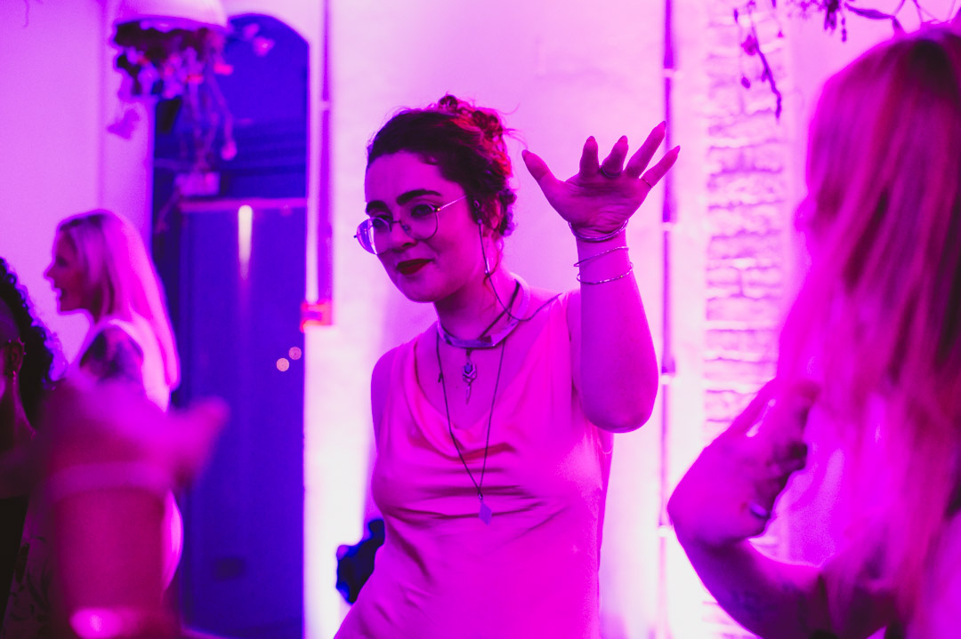dancefloor moves hand gesture